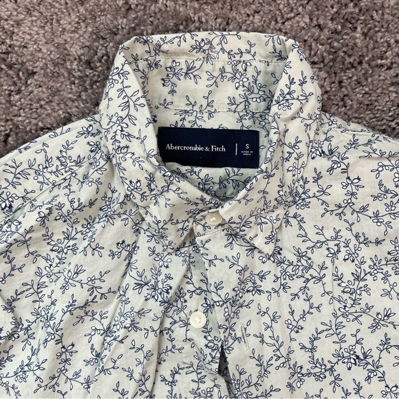 Abercrombie & Fitch Tops - Abercrombie & Fitch Blue Floral Button Down Shirt Women’s Size Small